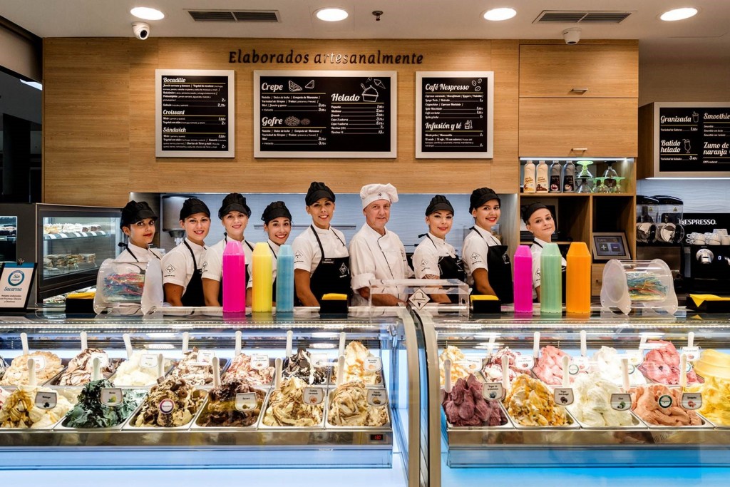 NUEVA APERTURA DE LA HELADERIA “HELAMORE” EN EL CC ATLANTICO VECINDARIO NUEVA APERTURA DE LA HELADERIA “HELAMORE” EN EL CC ATLANTICO VECINDARIO